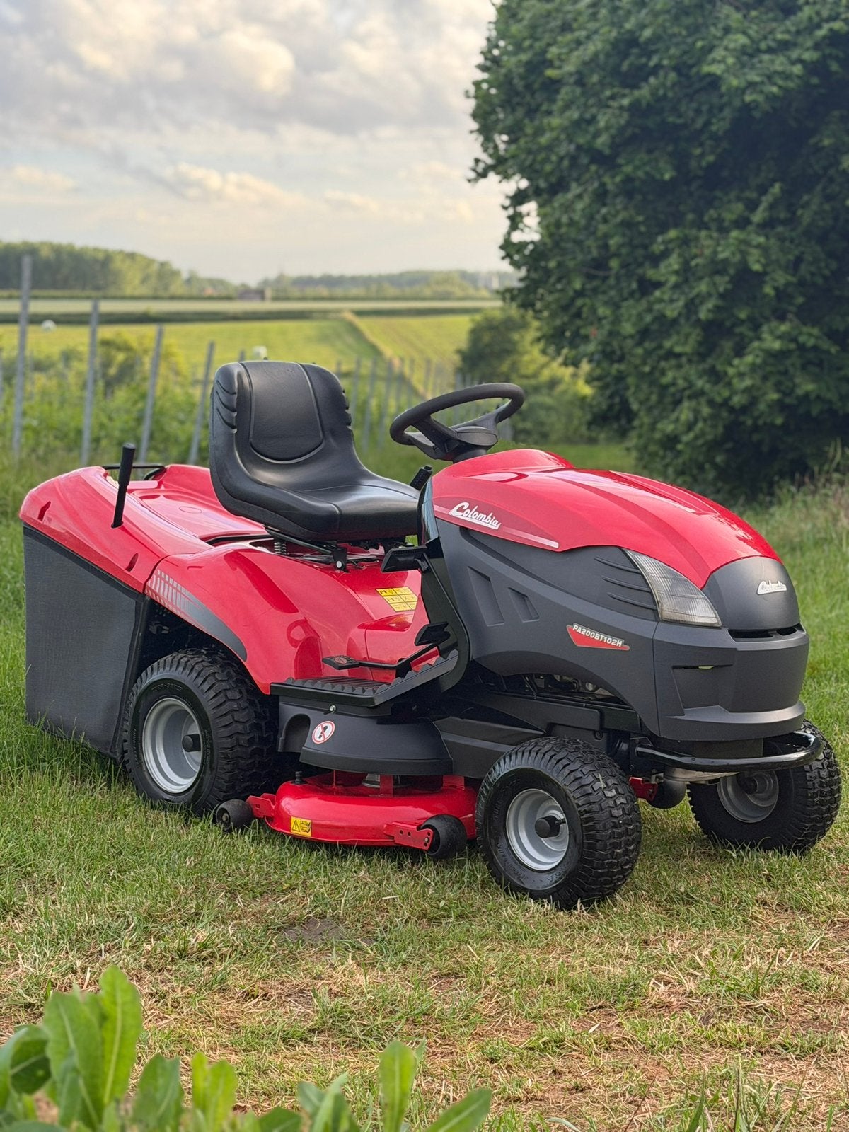 Columbia Zitmaaier – Nieuw conditie motor 22PK-125 werkuren, Ophalen, Zo goed als nieuw