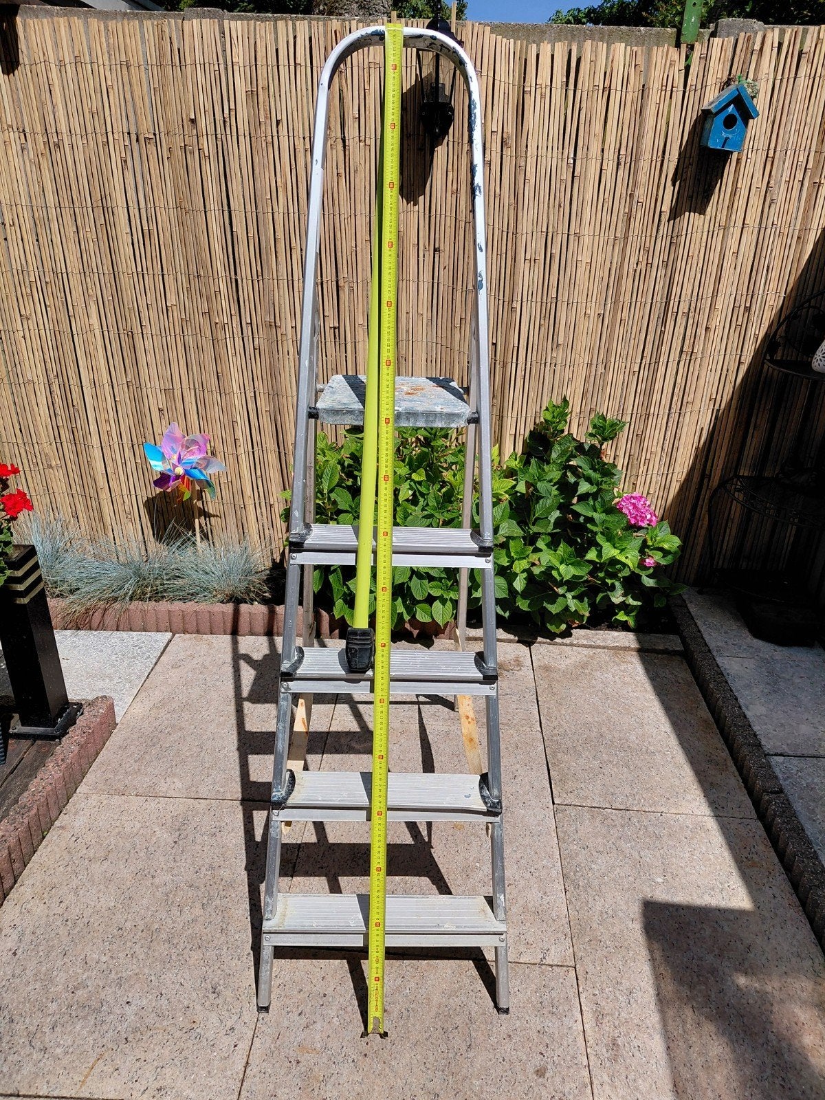 Stevige aluminium huishoudtrap met 5 treden, Doe-het-zelf en Verbouw, Ladders en Trappen, Ophalen, Gebruikt, Trap, Opvouwbaar of Inschuifbaar