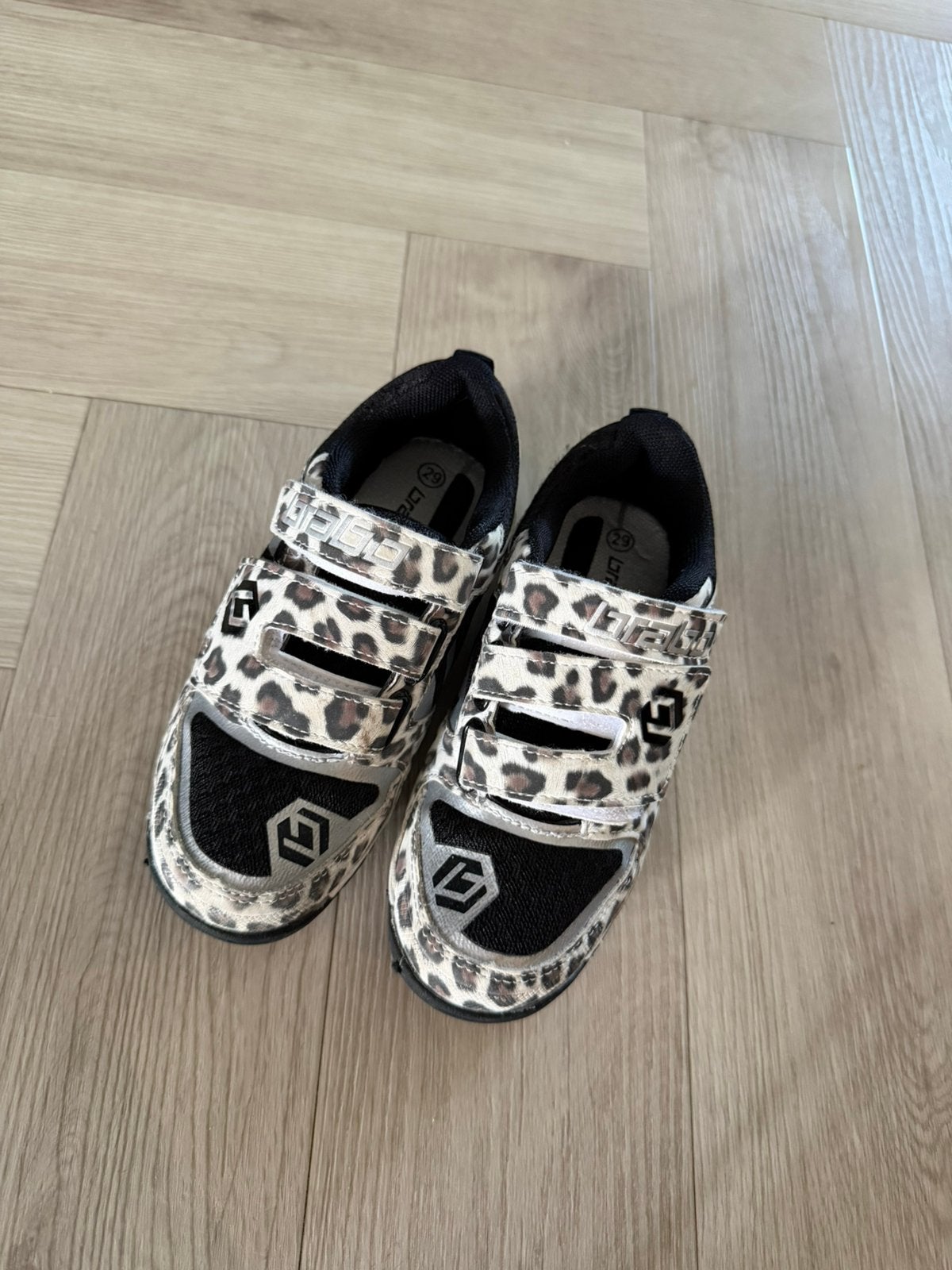 Brabo hockeyschoenen panterprint maat 29, Sport en Fitness, Hockey, Ophalen of Verzenden, Zo goed als nieuw, Schoenen