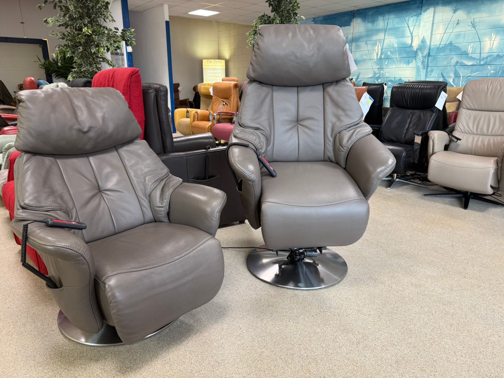 Set van 2 prachtige Meubelzorg sta op relax fauteuils, Ophalen of Verzenden, Zo goed als nieuw, Leer, Gratis bezorging regio Utrecht met garantie