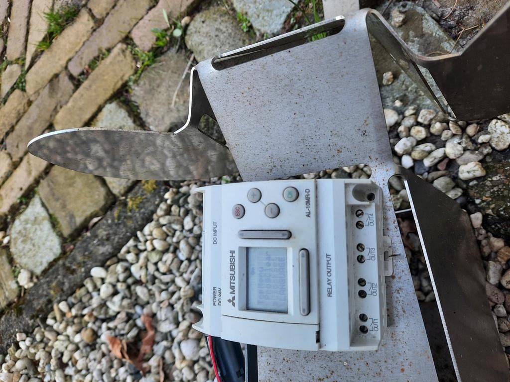 Mitsubishi AL-10MR-D. PLC  4XRELAY OUTPUT       24 VDC, Ophalen of Verzenden, Zo goed als nieuw