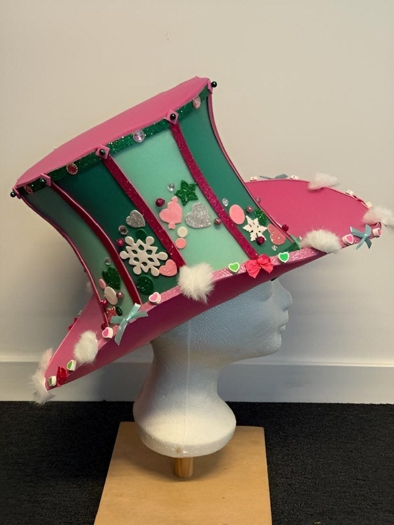 Hoge hoed foam roze/groen, Carnaval, Nieuw, Ophalen of Verzenden, Accessoires