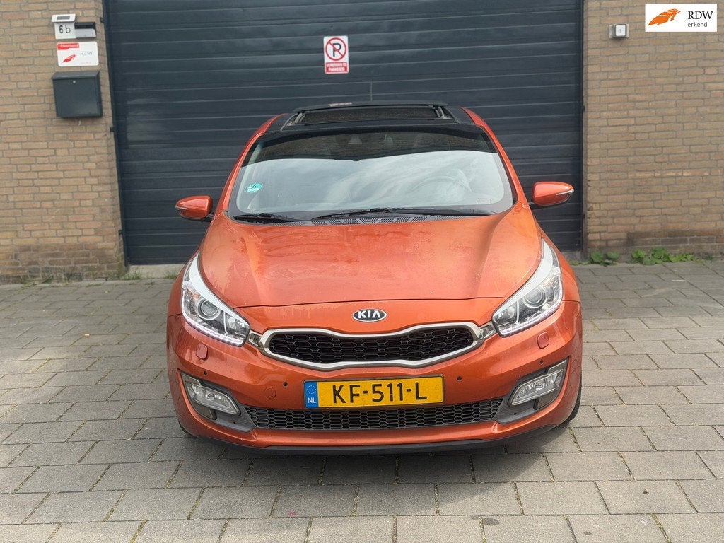 Kia Pro_cee'd 1.6 CRDi Premium Pack Navi Leder Bekleding Pan, Auto's, Kia, Euro 5, Gebruikt, Zwart, 4 cilinders