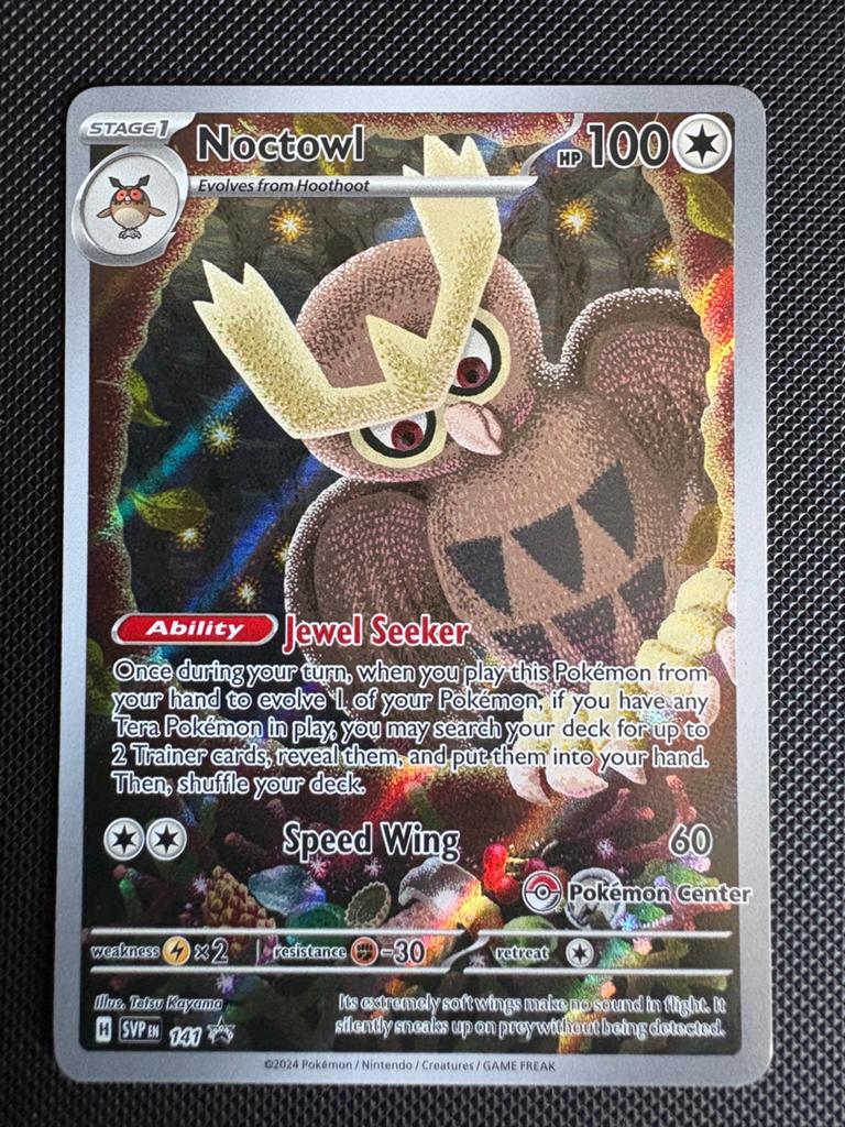 Noctowl 141/SVP - Pokemon center stamped, Ophalen, Nieuw, Losse kaart, Foil