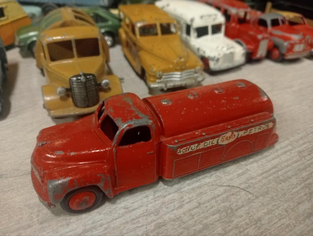 Dinky toys Studebaker Esso 442, Hobby en Vrije tijd, Modelauto's | Overige schalen, Ophalen of Verzenden, Gebruikt, Bus of Vrachtwagen