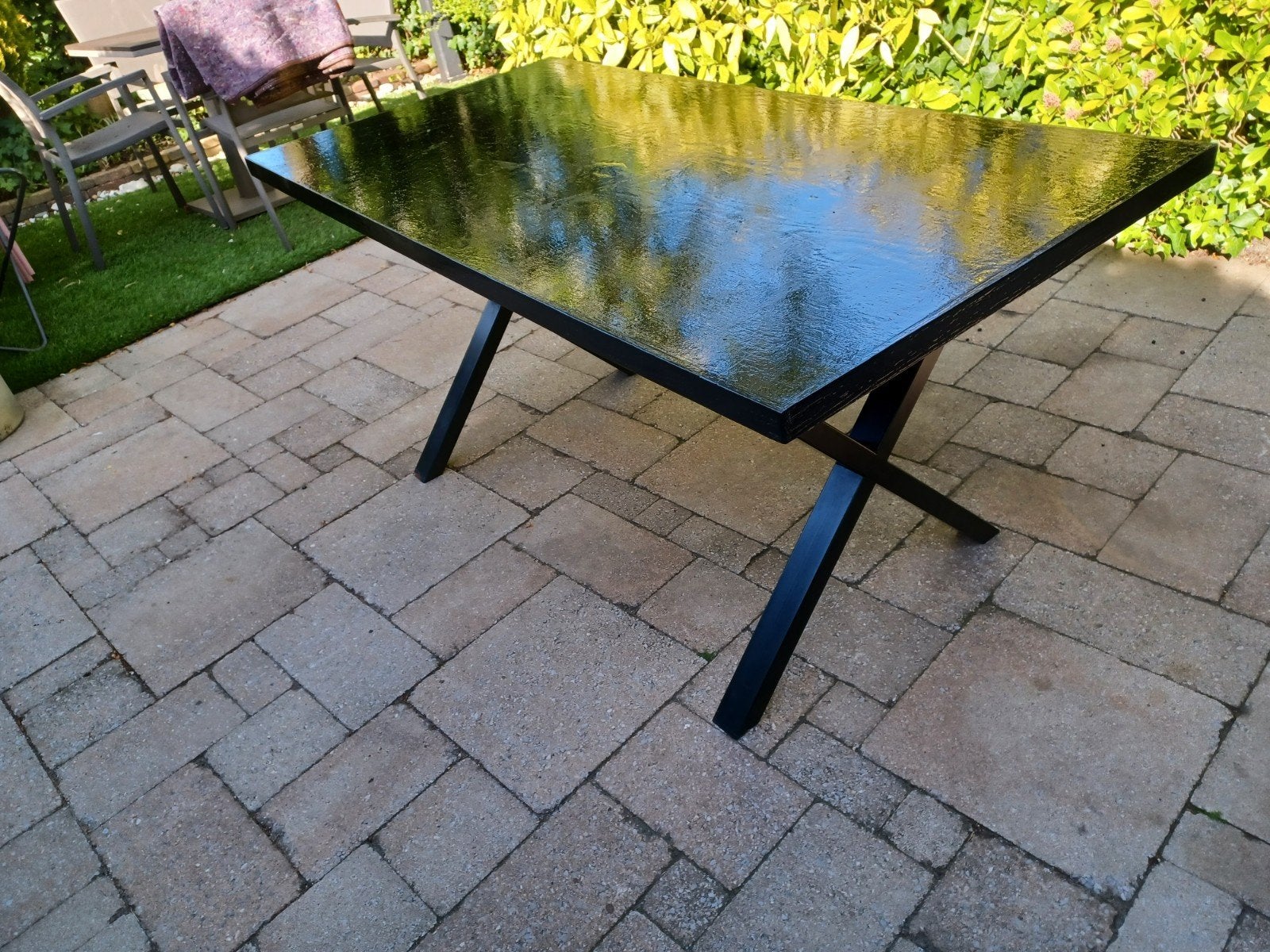 Moderne zwarte tuintafel met metalen onderstel, Ophalen, Gebruikt, Rechthoekig, Hout