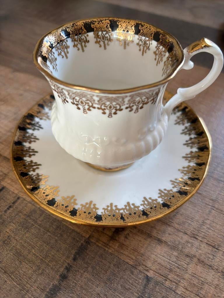 Prachtige Vintage Elizabethan Fine Bone China Kop en Schotel, Antiek en Kunst, Antiek | Servies los, Ophalen of Verzenden
