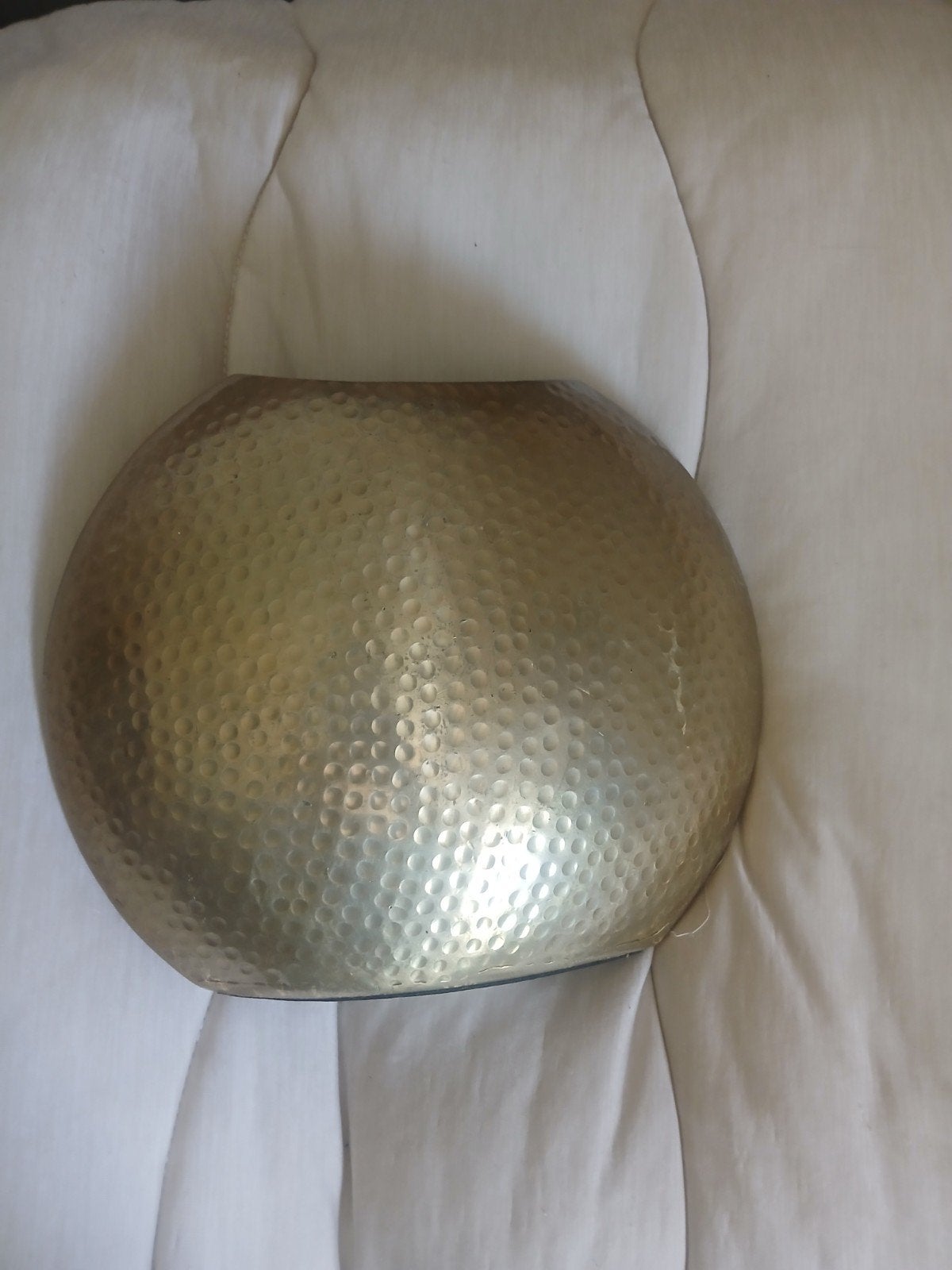 Goudkleurige metalen vaas van Xenos, Made in India, Gebruikt, Ophalen of Verzenden, Met patroon/structuur, Metaal