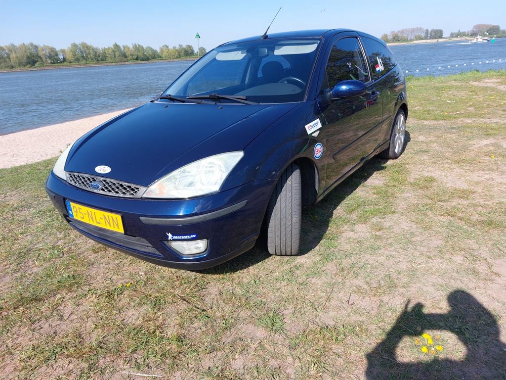 Ford Focus 1.6 I 3D 2003 Blauw goed onderhouden nette staat, Auto's, 1596 cc, 4 cilinders, 100 pk, 49 €/maand