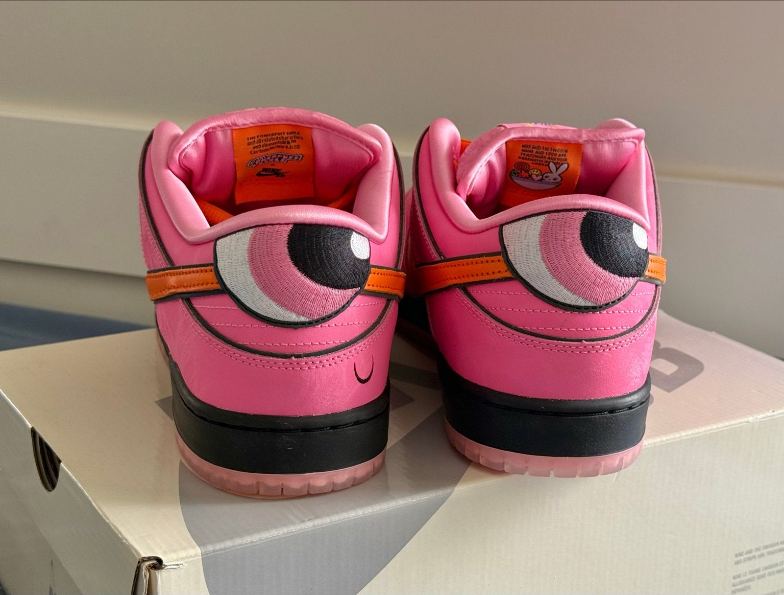 Nike SB Dunk Low - Powerpuff Girls Blossom - maat 46 / us 12, Kleding | Heren, Schoenen, Ophalen of Verzenden, Nieuw, Overige kleuren