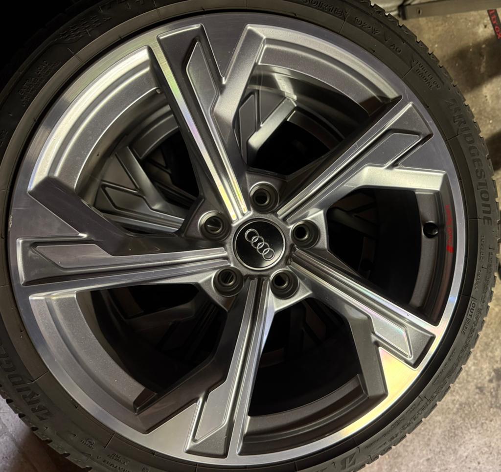 18 ich audi A3 8y sport line velgen met banden, Auto diversen, Ophalen, Gebruikt