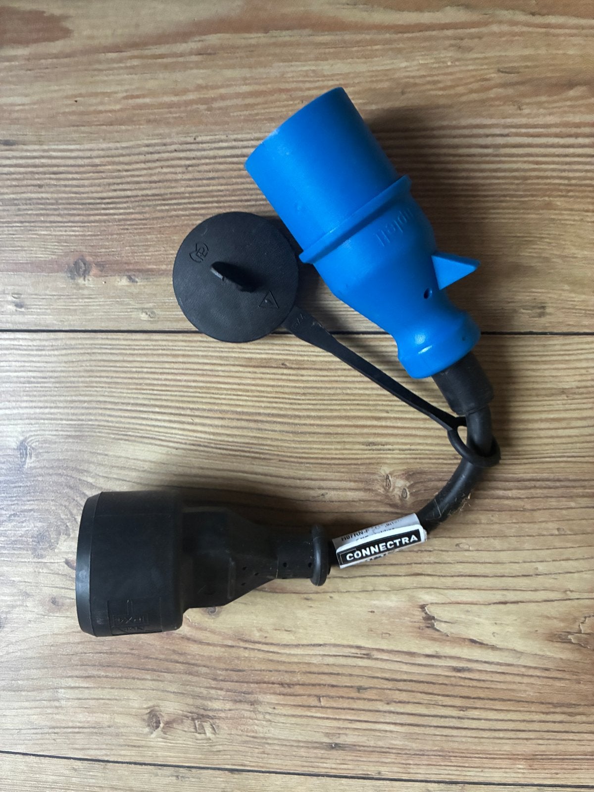 CEE naar Schuko adapter - Camping stekker, Caravans en Kamperen, Caravan accessoires, Gebruikt, Ophalen