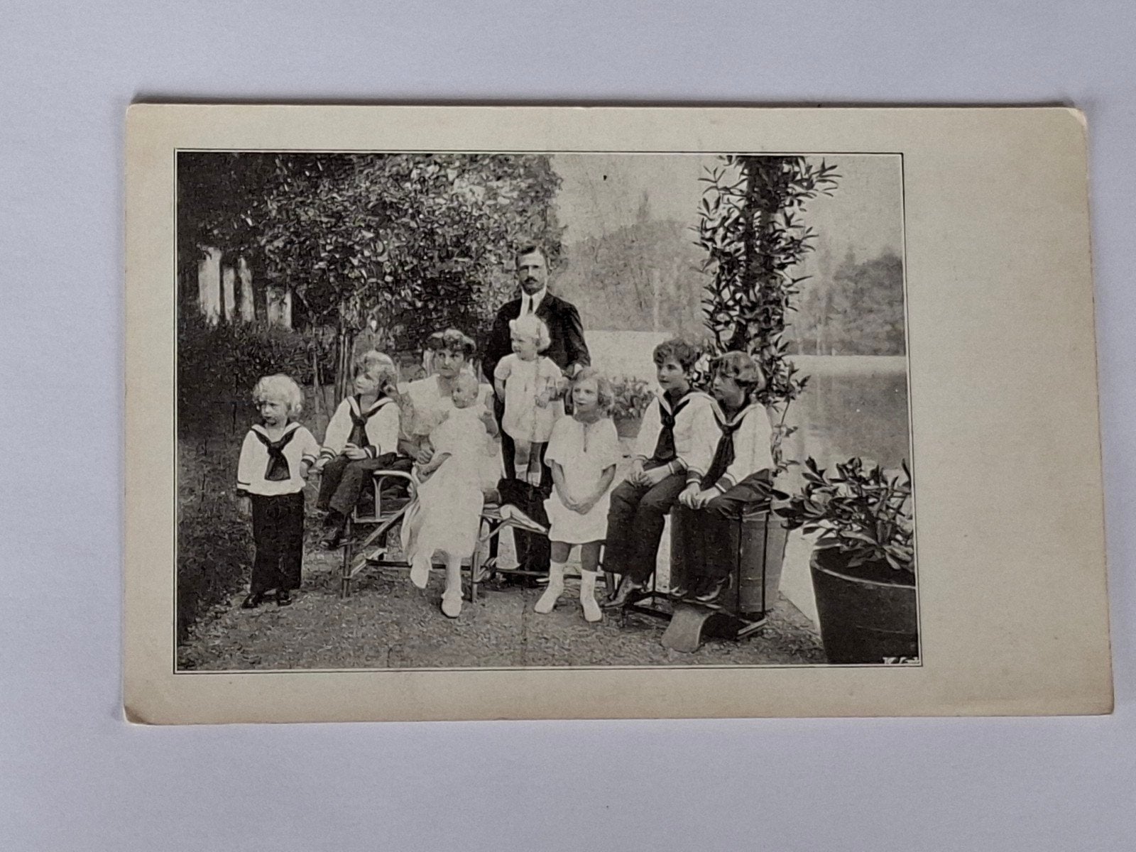 Fotokaart- familieportret- man- vrouw- kinderen, Verzamelen, Foto's en Prenten, Ophalen of Verzenden, Voor 1940, Overige onderwerpen