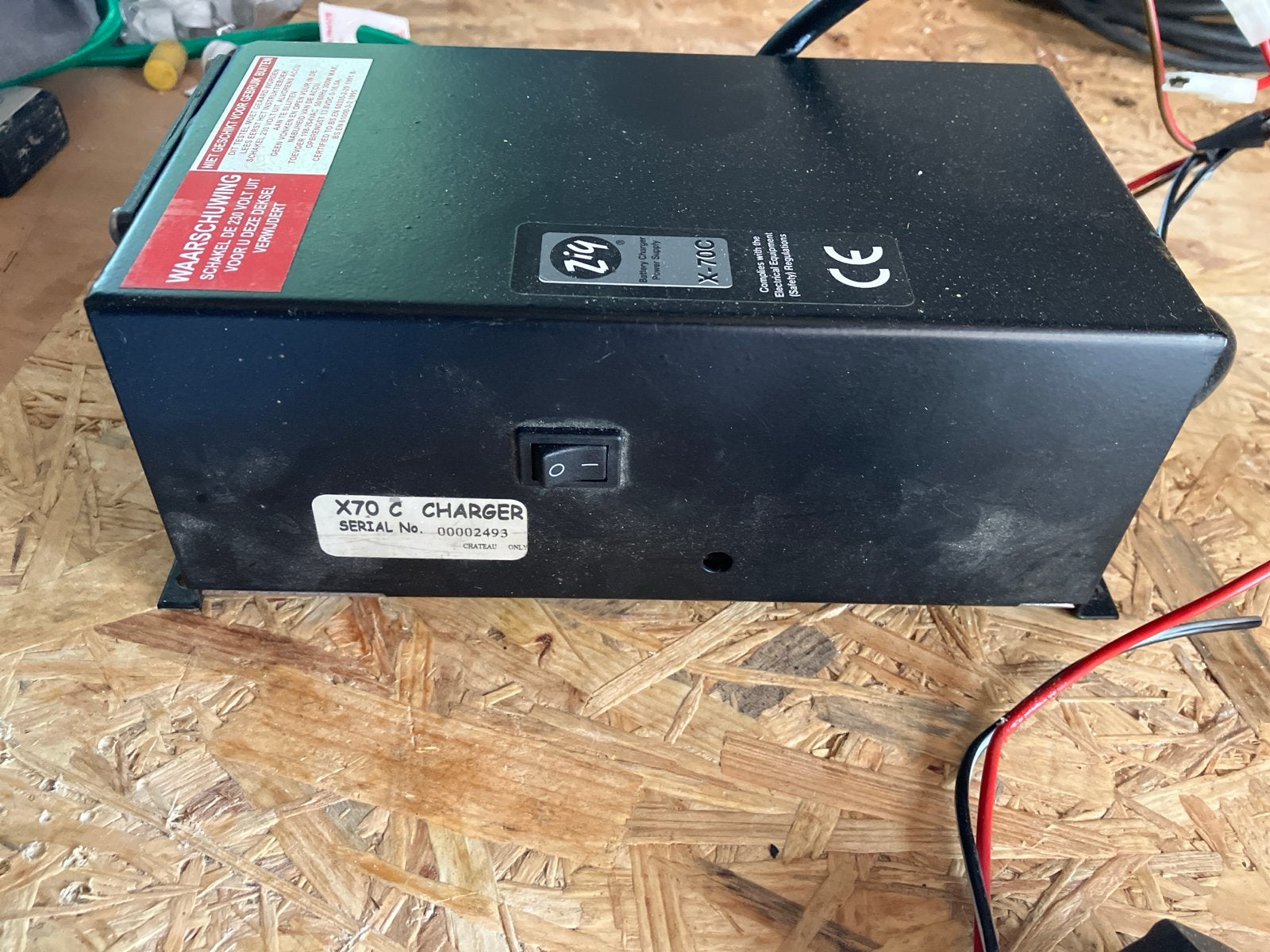 ZIV X70C Oplader - Universele Acculader, Ophalen, Gebruikt, Universele onderdelen