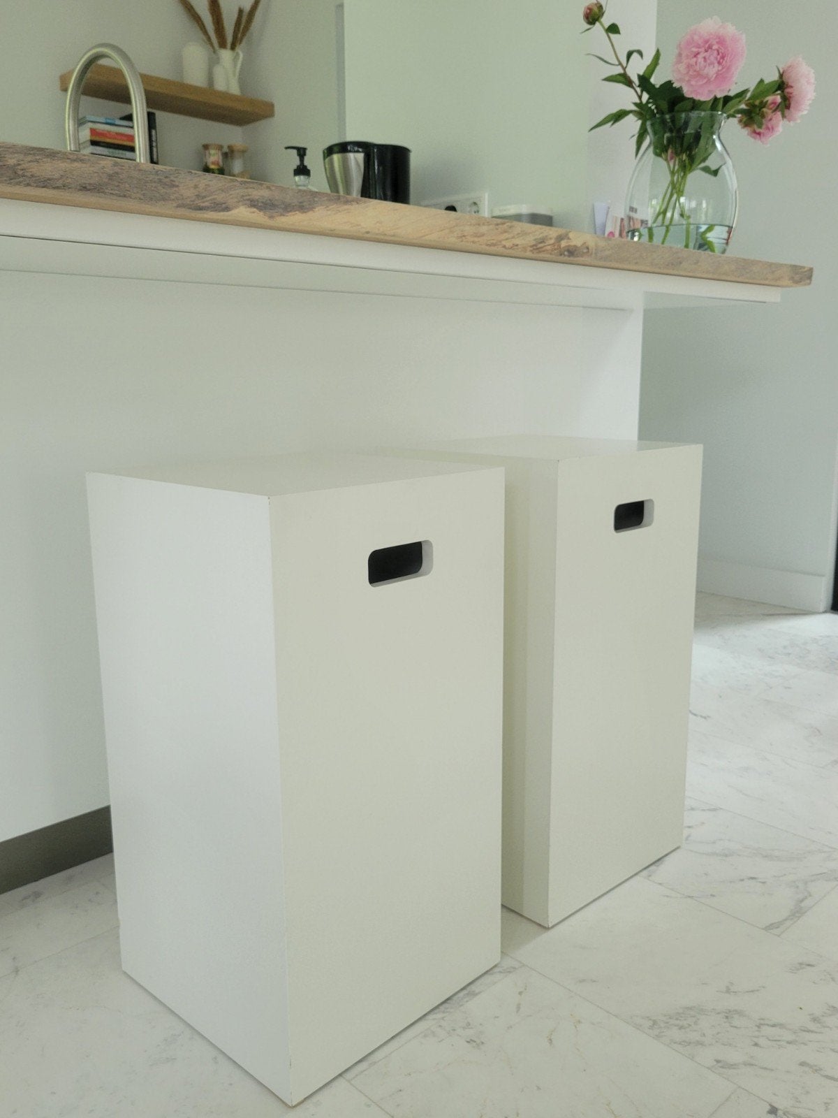 Set van 2 witte kubus Krukken/Bijzettafels, Ophalen, Gebruikt, Hout