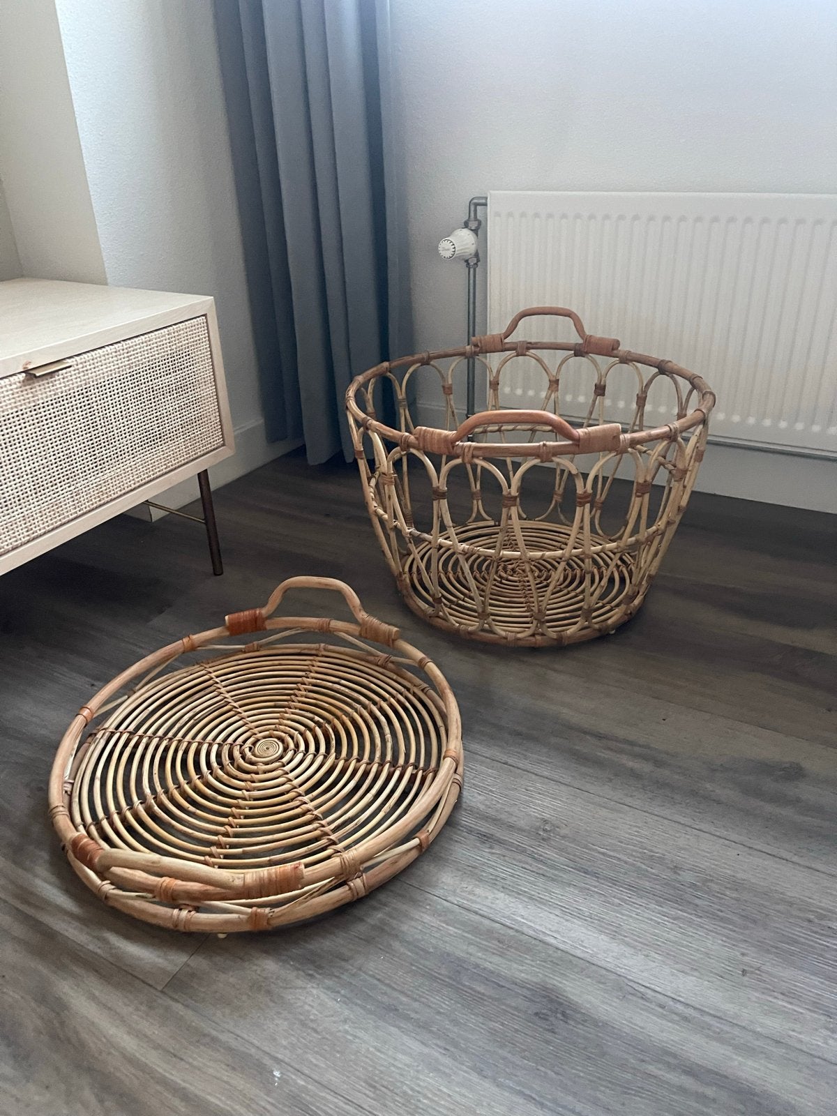 IKEA Rotan Dienblad en Mand - Zo goed als nieuw, Ophalen, Gevlochten, Rond, Zo goed als nieuw