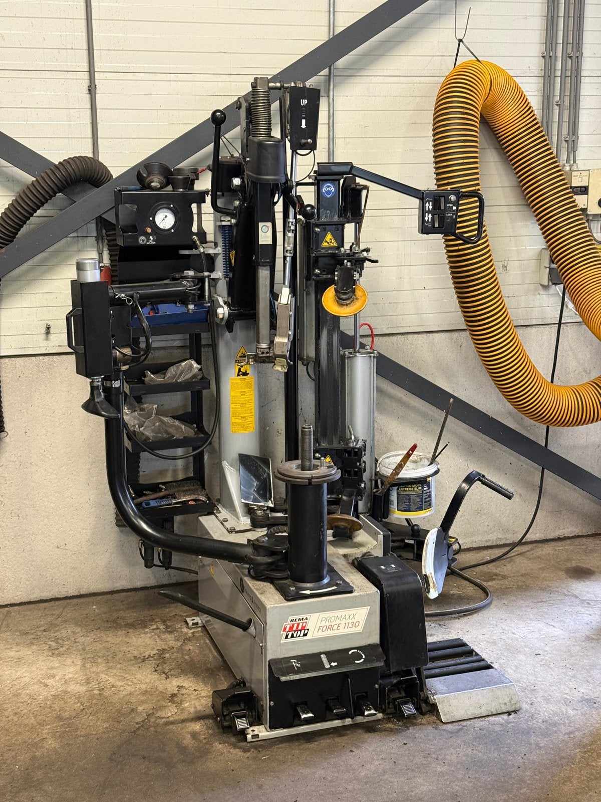 REMA TIP TOP  Bandenmachine demonteerapparaat, Auto diversen, Autogereedschap, Ophalen, Gebruikt
