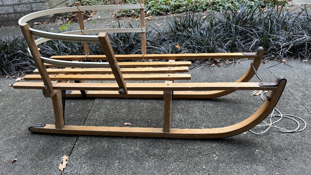 Vintage houten slee met rugleuning - perfect voor de winter, Kinderen en Baby's, Speelgoed | Buiten | Sleeën, Ophalen, Rugleuning