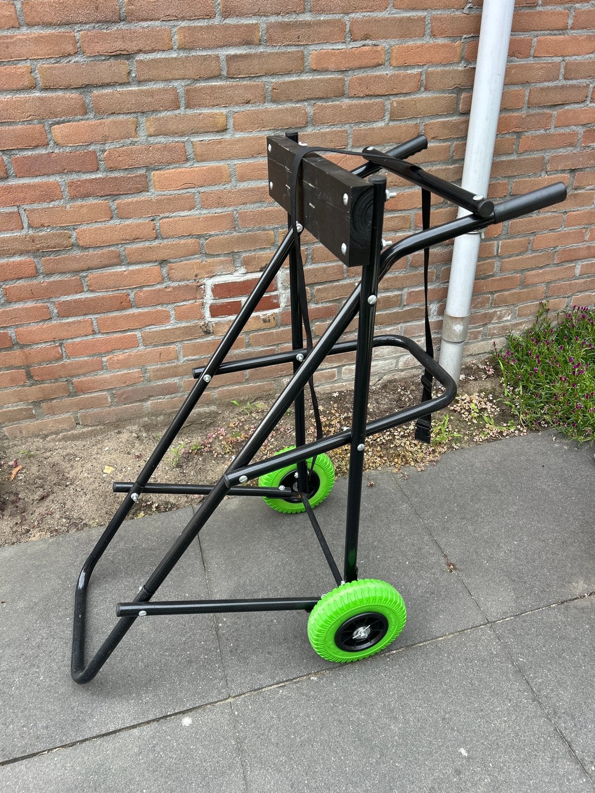 Buitenboordmotor Bok met Wielen - Handig en Verrijdbaar, Watersport en Boten, Ophalen, Gebruikt, Motor en Techniek