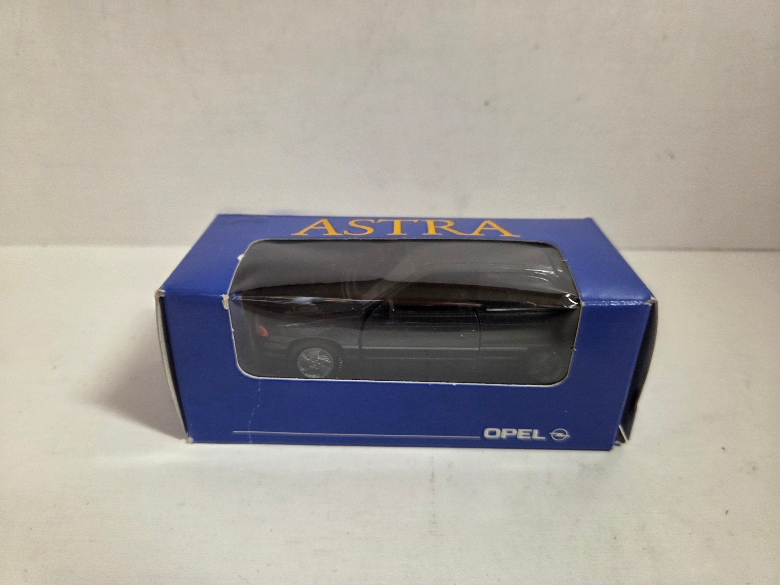 Gama Opel Astra 1:43, Hobby en Vrije tijd, Modelauto's | 1:43, Auto, ., Ophalen of Verzenden, Zo goed als nieuw
