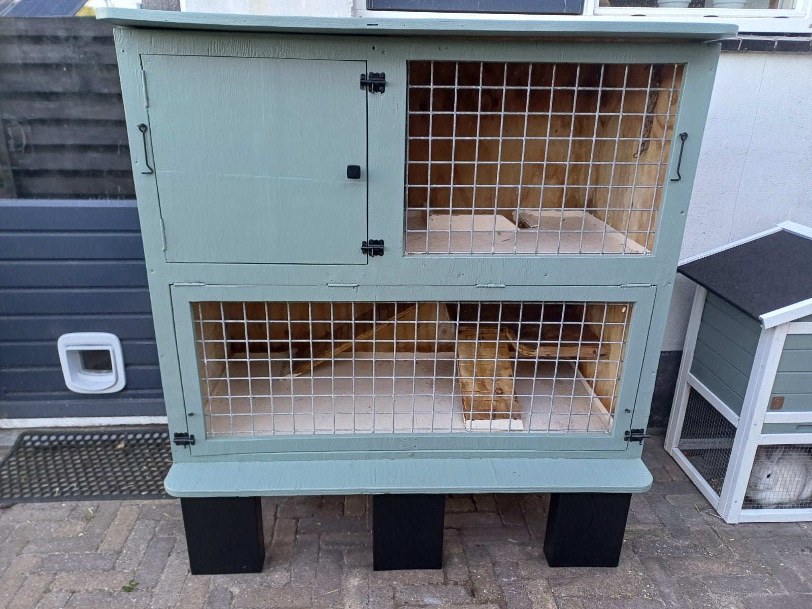 Prachtig konijnenhok, degelijk zwaar materiaal., Dieren en Toebehoren, Knaagdieren en Konijnen | Hokken en Kooien, Ophalen, 110 cm of meer