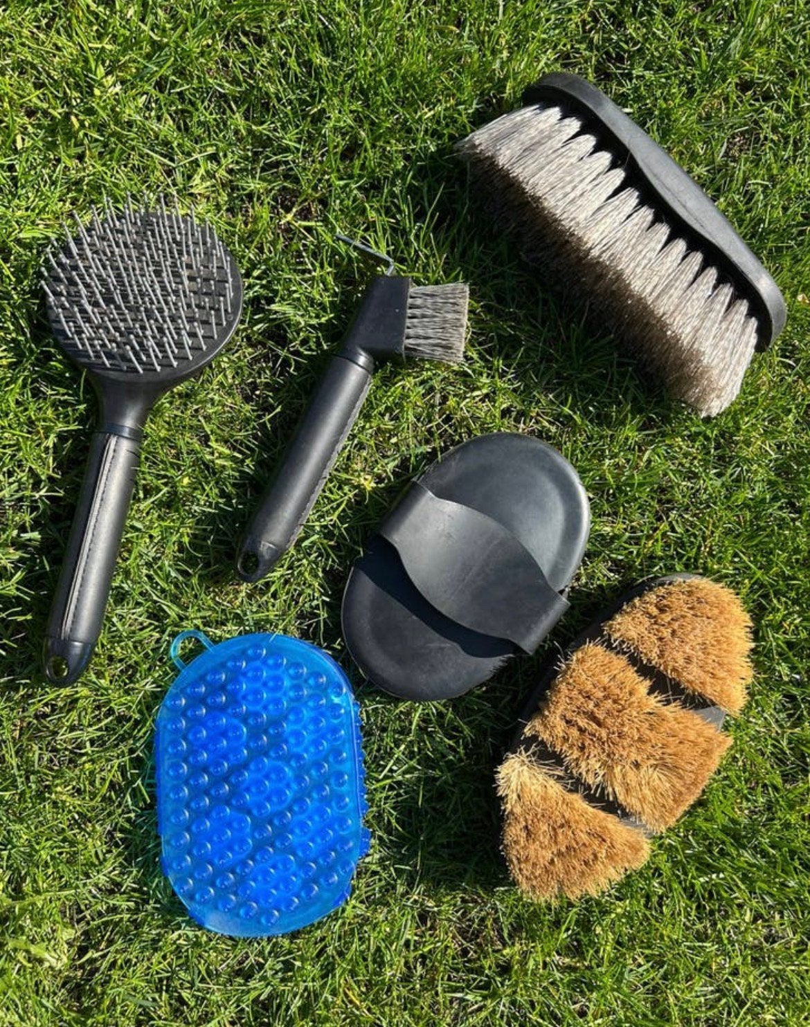 Diverse luxe borstels manenkam massage hoevenkrabber enz, Dieren en Toebehoren, Ophalen of Verzenden, Zo goed als nieuw