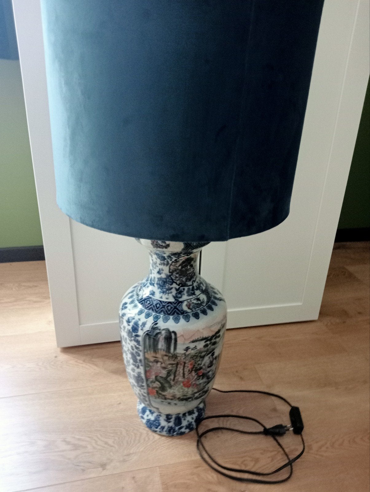 Antieke Chinese Vaas Lamp met Blauw Fluweel Kap, Ophalen