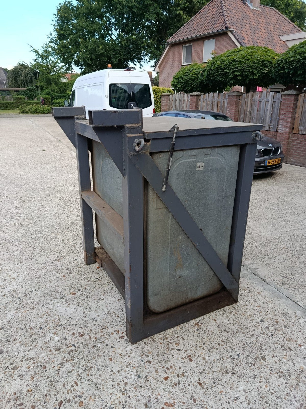 Brandstoftank met stalen ombouw, Ophalen, Gebruikt