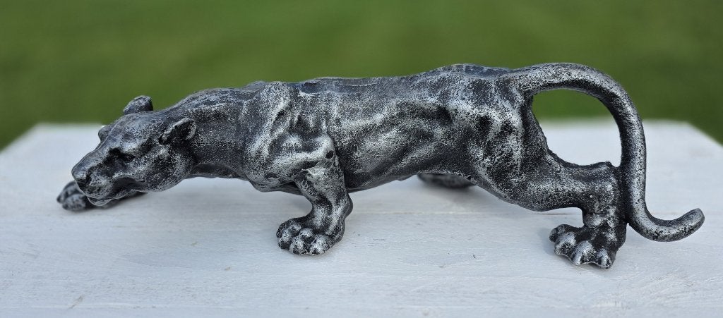 PANTER /kleur oud zilver / gietijzer, Verzamelen, Dierenverzamelingen, Ophalen of Verzenden, Wild dier, Beeldje of Figuurtje