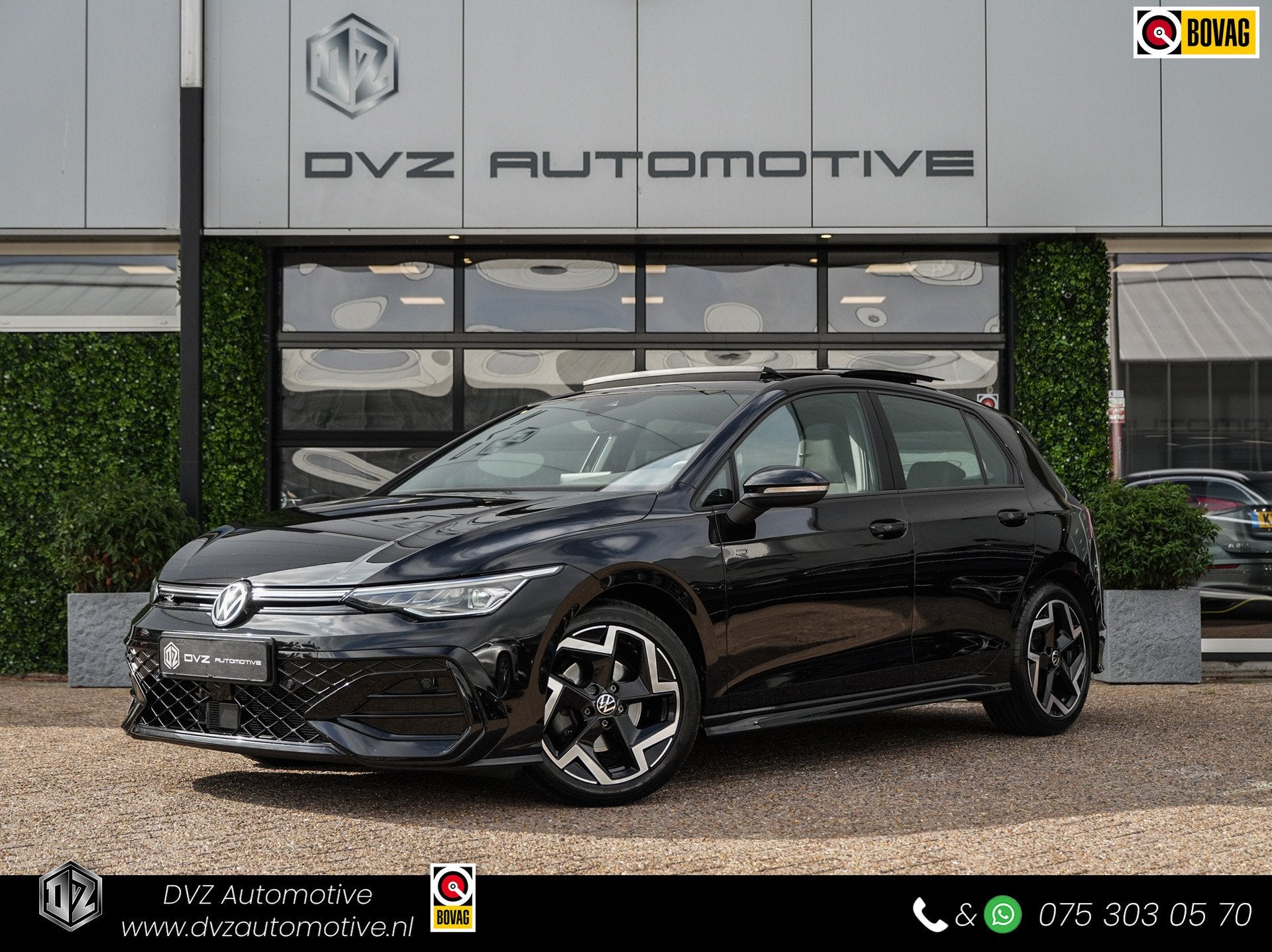 Volkswagen Golf 1.5 TSI R-Line Edition | Pano | Camera | Dri, 4 cilinders, 1246 kg, Alcantara, Zwart