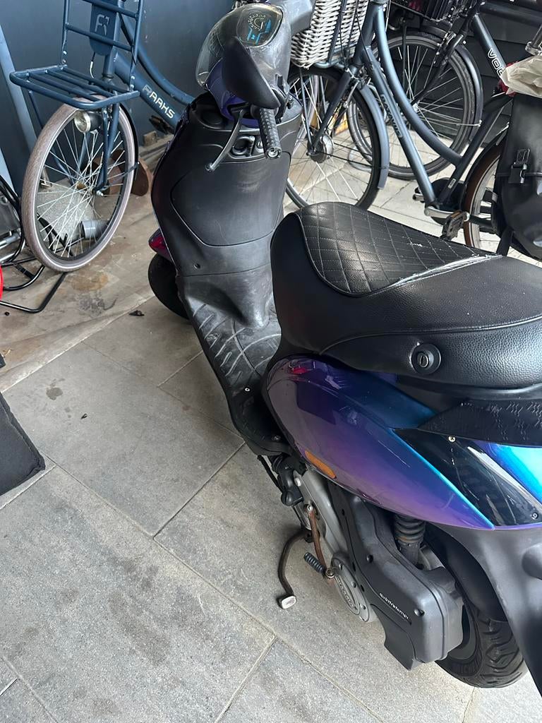 Piaggio Zip Scooter - Unieke Paars/Blauwe Kleur, Fietsen en Brommers, Scooters | Piaggio, Gebruikt, Maximaal 45 km/u, Zip, Ophalen of Verzenden
