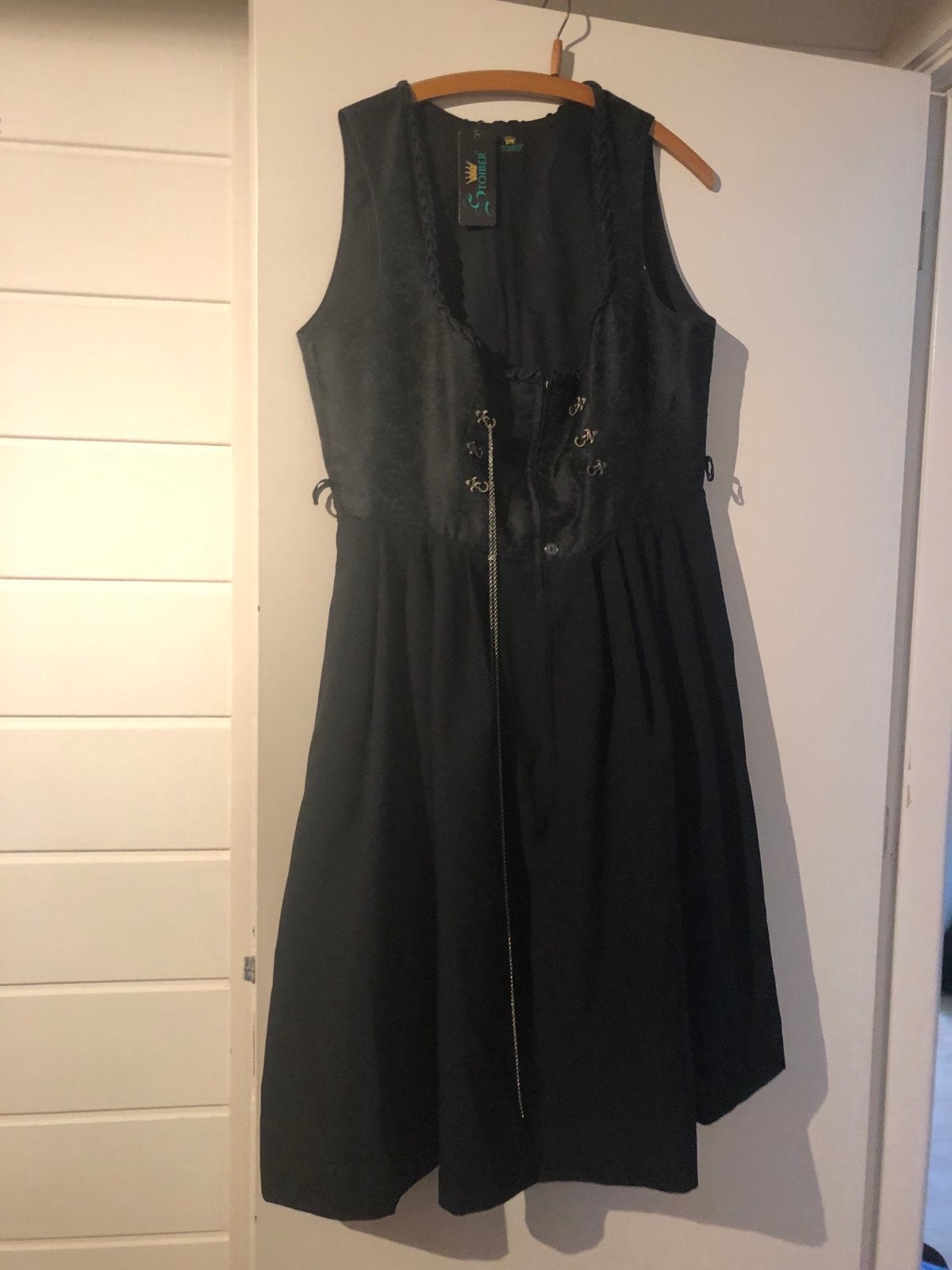 Zwarte Dirndl met zakken - Nieuw. Maat 46/48, Ophalen of Verzenden, Nieuw, Zwart