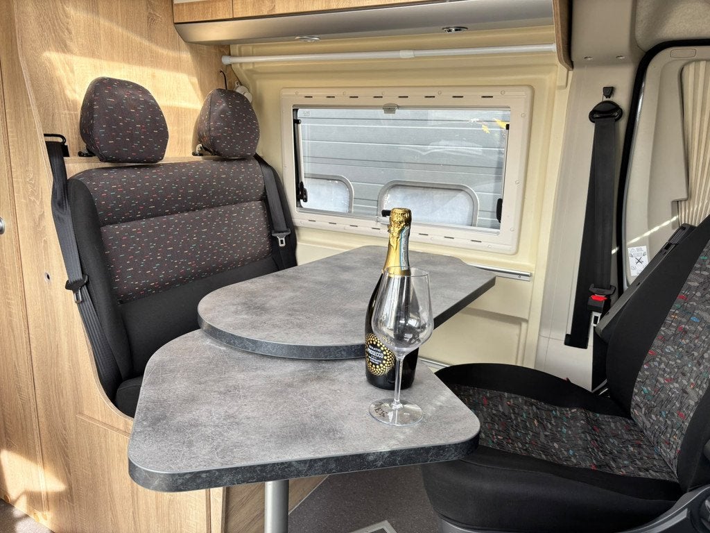 Pössl CLEVER Dealer Softclose 131PK GARANTIE! Airco NAP his, Buscamper of Camperbus, Ringverwarming, Pössl, Bedrijf