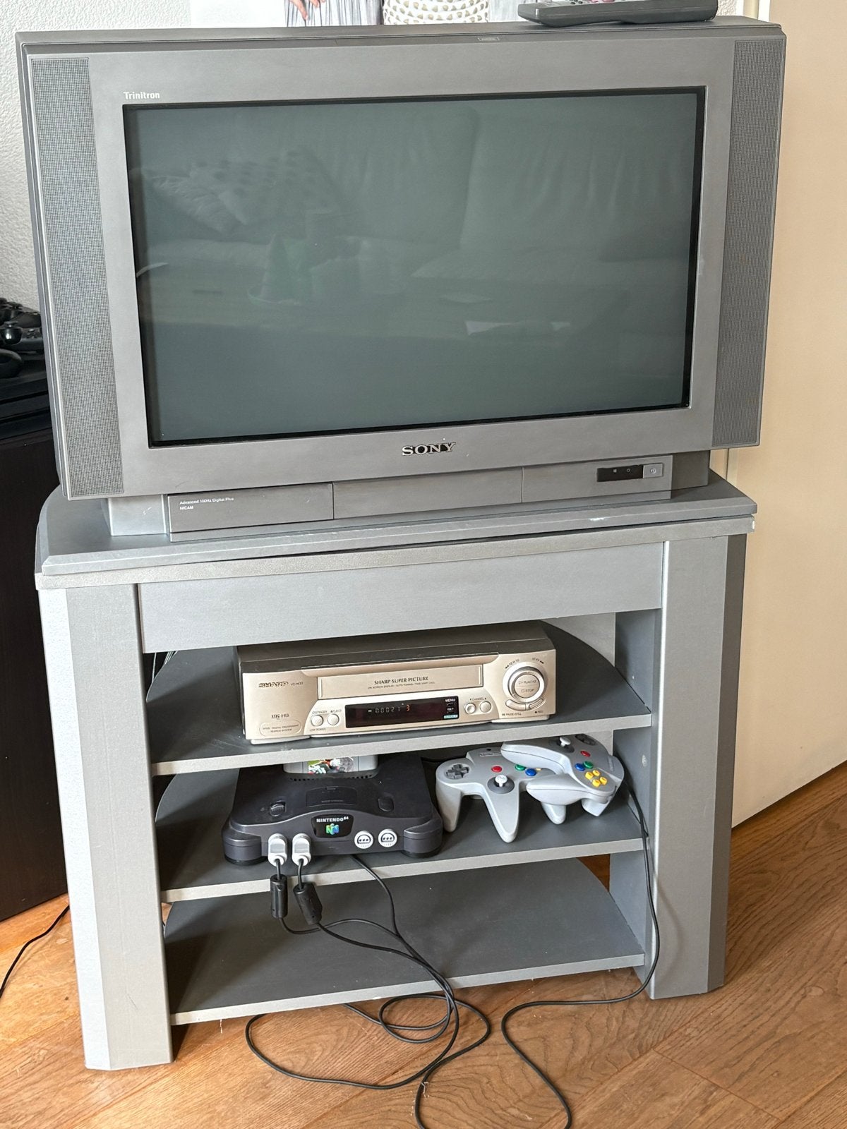 Gratis afhalen: Sony Trinitron TV met meubel, Ophalen, Gebruikt, Sony, 60 tot 80 cm