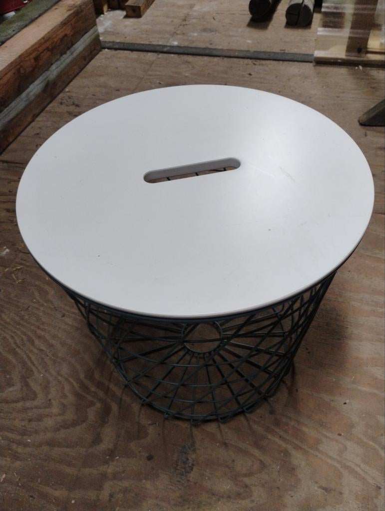 Draadmand met deksel - Opbergmand / Bijzettafel, Huis en Inrichting, Woonaccessoires | Schalen en Manden, Ophalen, Overige materialen