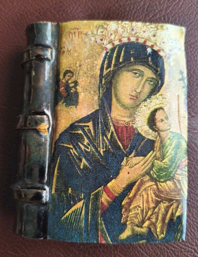 Religieus boekje van klei 8x9 cm
Handgemaakt
Altijd durende, Verzamelen, Ophalen of Verzenden, Zo goed als nieuw, Boek, Christendom | Katholiek
