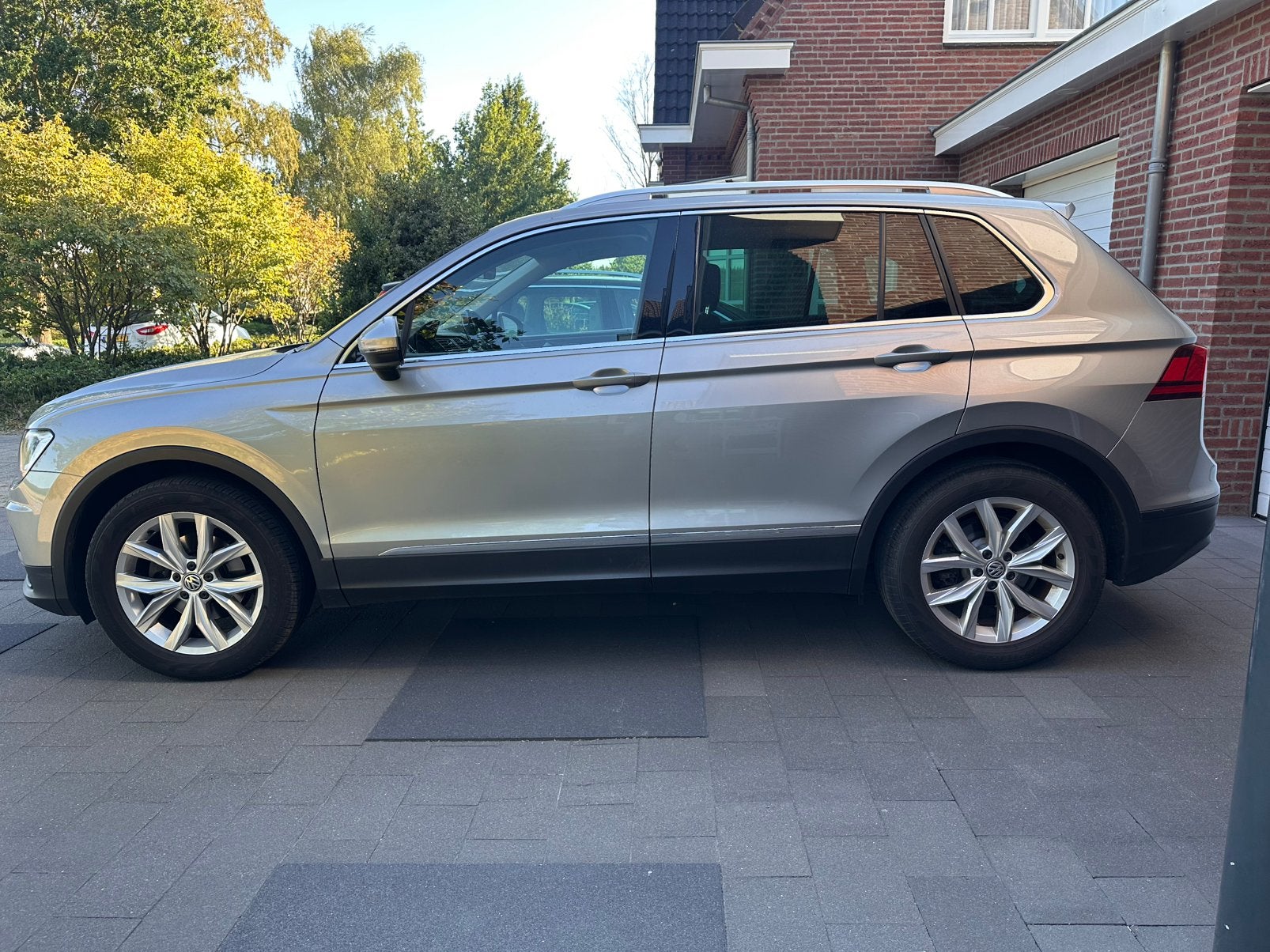 Volkswagen Tiguan 1.4TSI ACT | DSG | Climatronic | Trekhaak, Auto's, Stof, 1800 kg, Zwart, 4 cilinders
