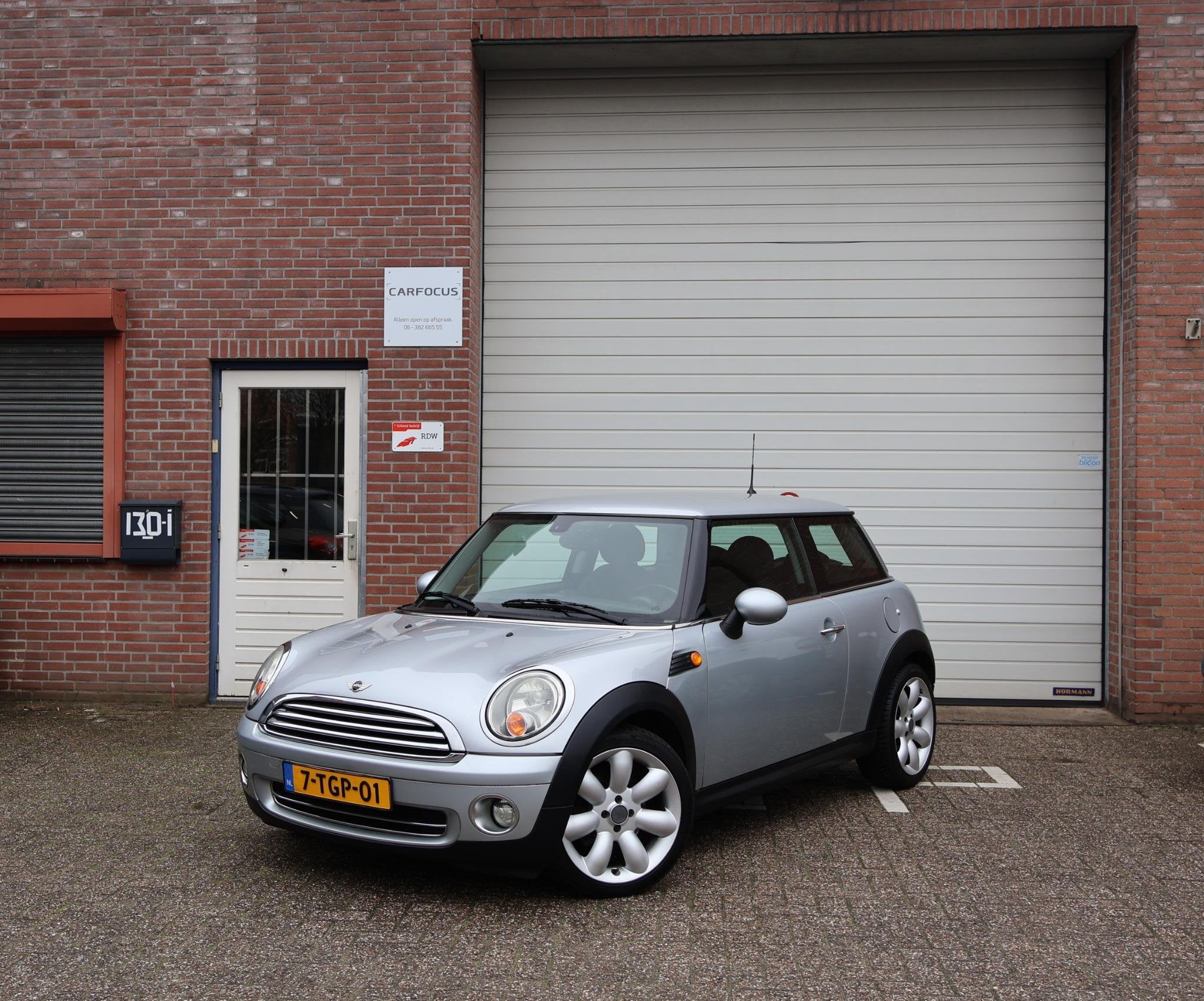 Mini Mini 1.6 Cooper Airco 11-26 APK, Voorwielaandrijving, Stof, Gebruikt, 4 cilinders