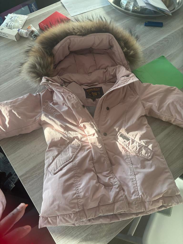Woolrich jas voor 3-jarige - Roze winterjas met bontkraag, Ophalen of Verzenden, Zo goed als nieuw, Meisje