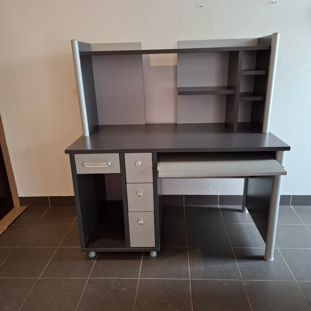 Bureau grijs/ antraciet met opzet, Huis en Inrichting, Bureaus, Ophalen, Gebruikt, Spaanplaat of MDF, Schoolbureau