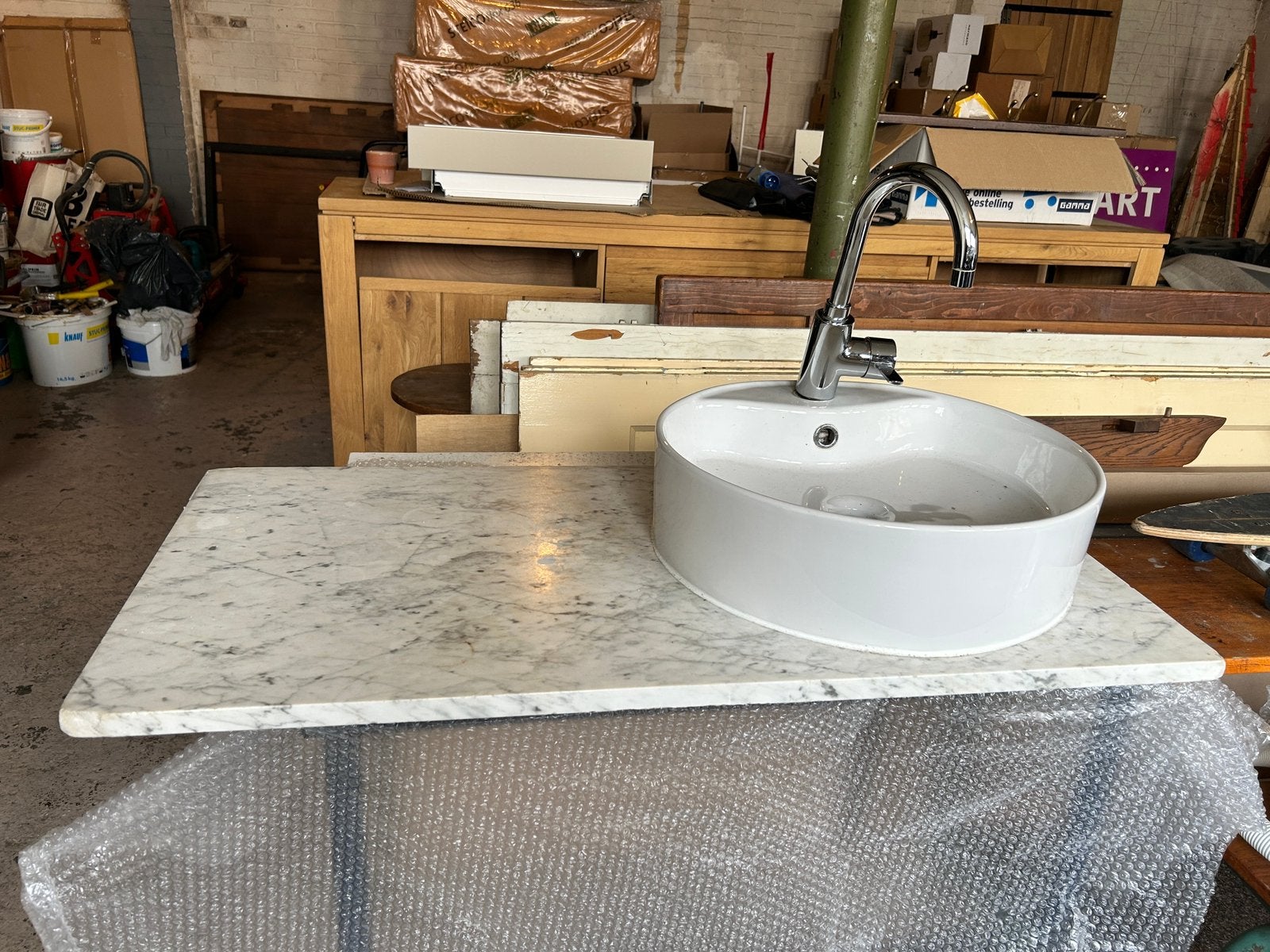 Marmer aanrecht met keramiek wasbak en Grohe kraan, Huis en Inrichting, Ophalen, Zo goed als nieuw, 25 tot 50 cm, Minder dan 100 cm