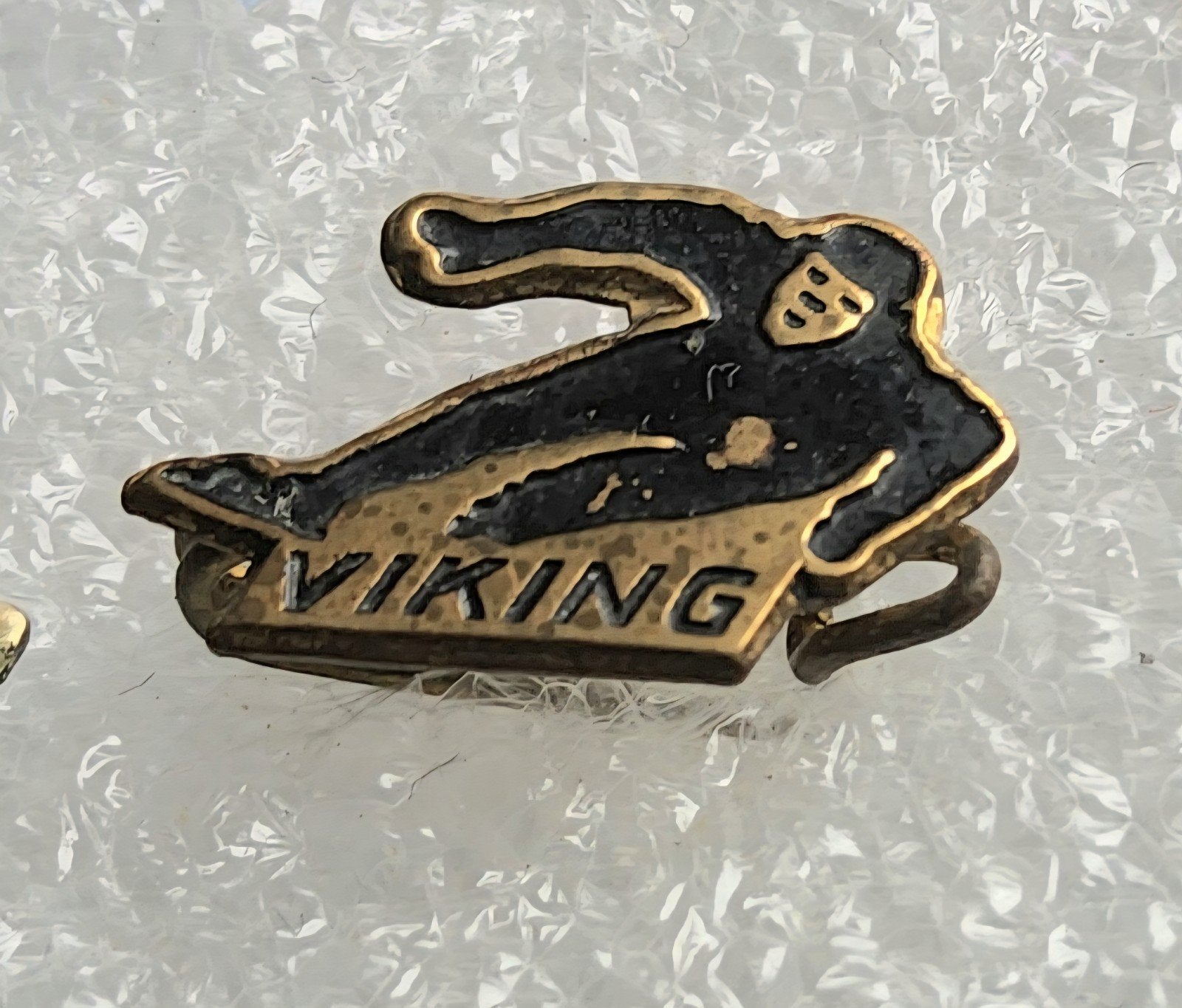 Vintage Speldje Viking Schaatsen, Ophalen of Verzenden, Gebruikt, Sport, Speldje of Pin