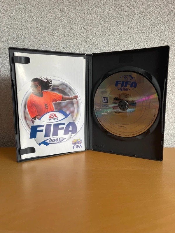Fifa 2001 PC cd-rom compleet met handleiding | Edgar Davids, 1 speler, Ophalen of Verzenden, Zo goed als nieuw, Vanaf 3 jaar