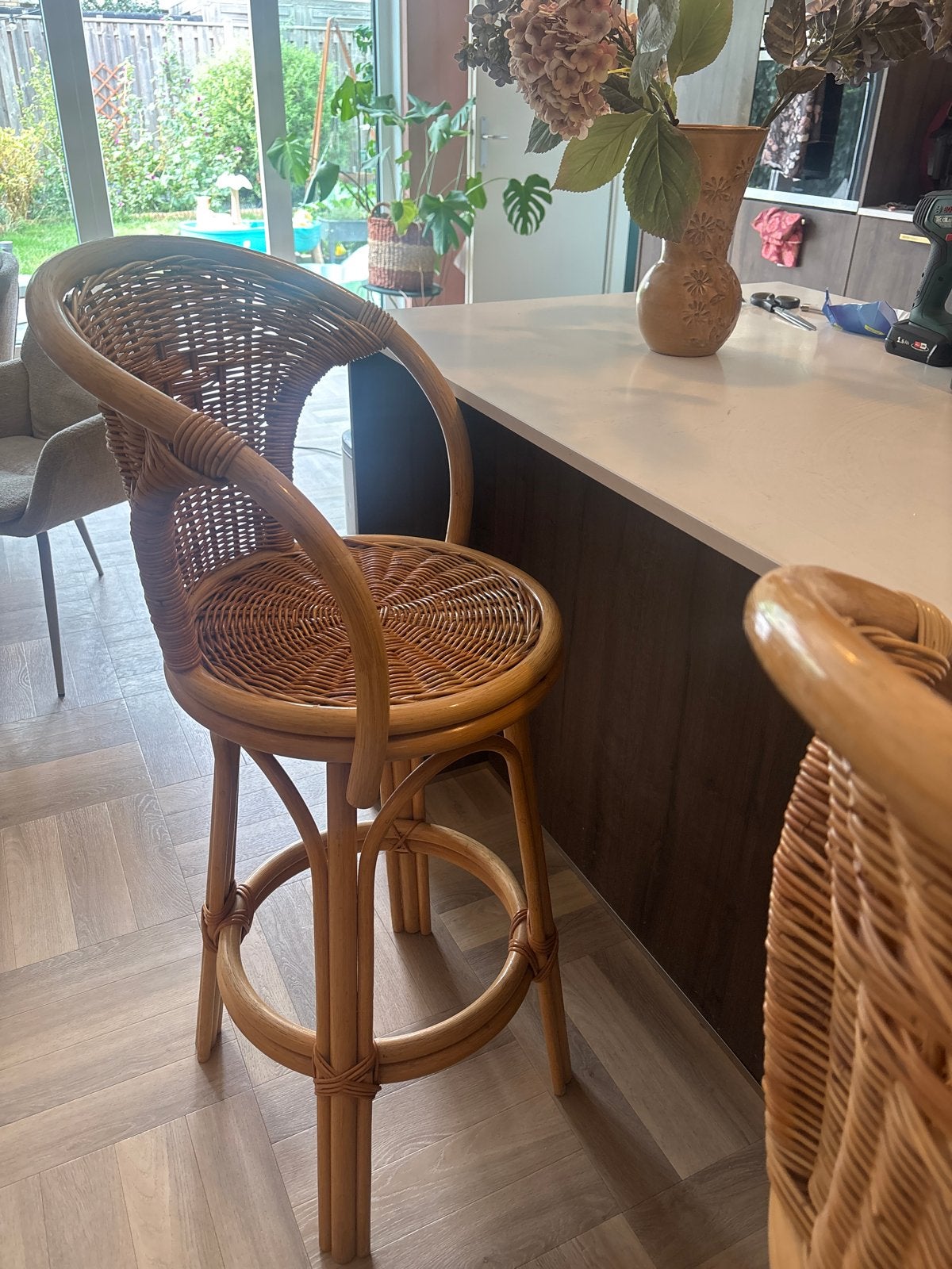 Vintage Rotan barkrukken - Set van 2, Ophalen, Met voetsteun, Zo goed als nieuw, 90 cm of meer