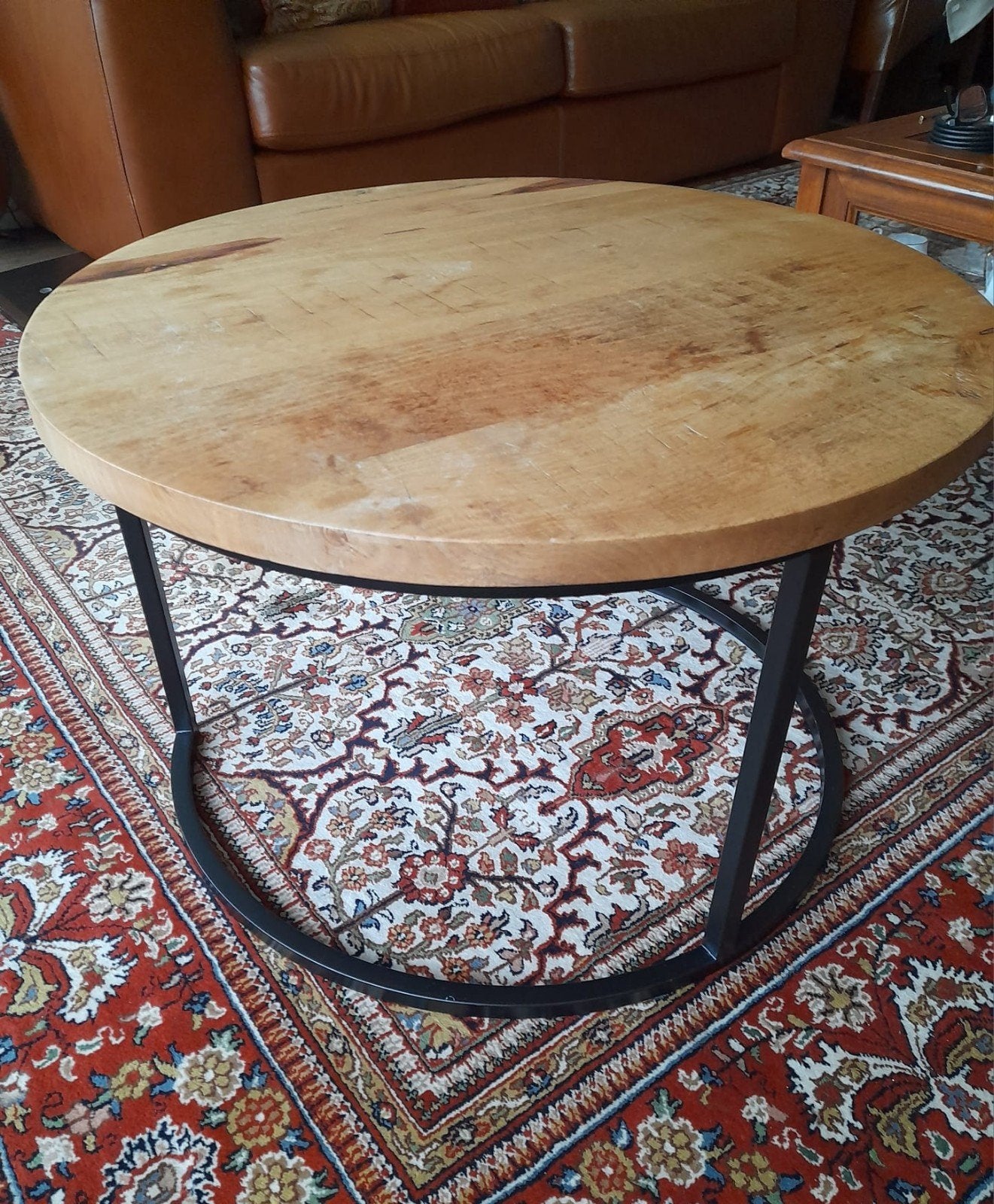 Ronde salon tafel van mangohout en metaal, Ophalen, Zo goed als nieuw, Rond
