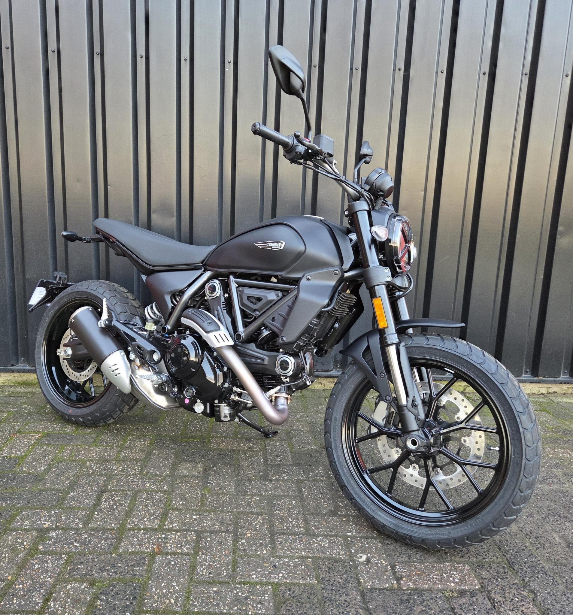 Ducati Scrambler Icon Dark, Nieuw, Bedrijf, Overig, Handgeschakeld
