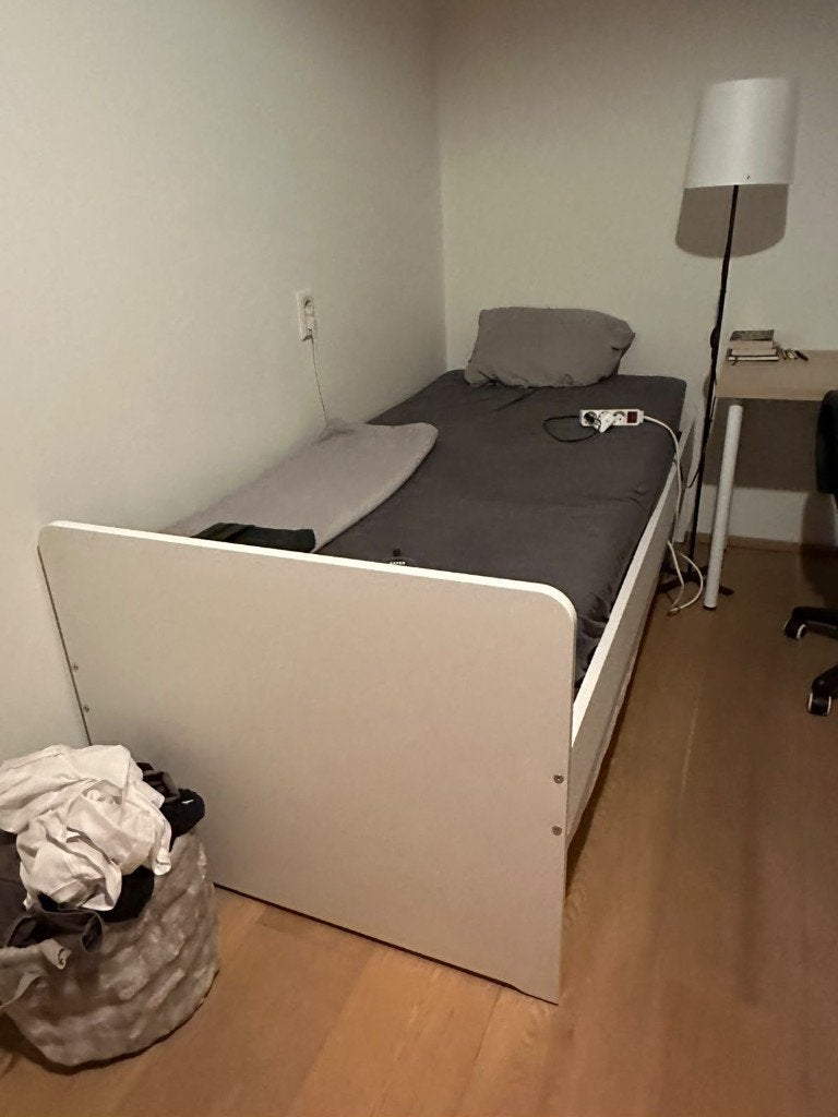 Foto 2 van Ikea bed frame