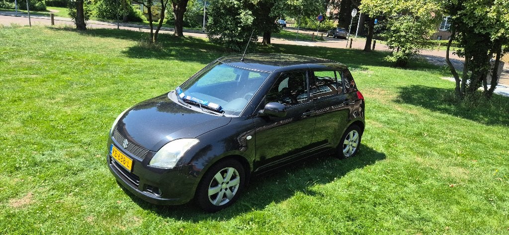 Suzuki Swift 1.3 5D 2008 Zwart, Auto's, Voorwielaandrijving, Stof, 40 €/maand, Zwart
