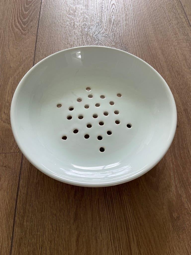 kleine Fruittest schaaltje 3 pootjes aardewerk puntgaaf oud, Ophalen of Verzenden