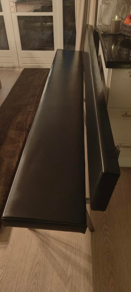 Zwarte kerkbank met groen velours kussen - 3 meter, Minder dan 50 cm, Gebruikt, 125 cm of meer, Leer